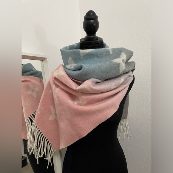 LV Reykjavik Gradient 100% cashmere Scarf - Picture 1 of 7